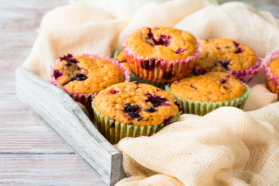 muffin con mirtilli, lamponi e fragole