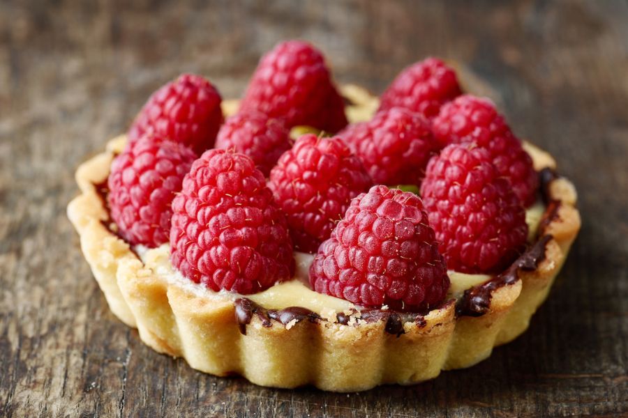 tartelette con crema pasticcera e lamponi